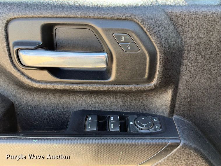 image for item FN3791 2022 GMC Sierra 2500 4X4 Crew Cab pickup truck