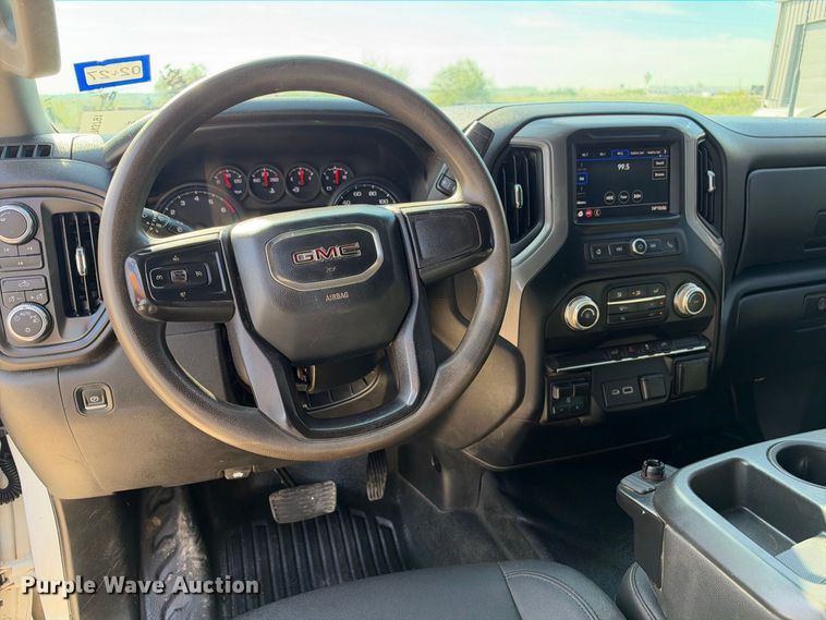image for item FN3791 2022 GMC Sierra 2500 4X4 Crew Cab pickup truck