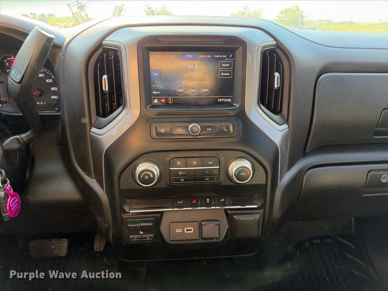 image for item FN3791 2022 GMC Sierra 2500 4X4 Crew Cab pickup truck