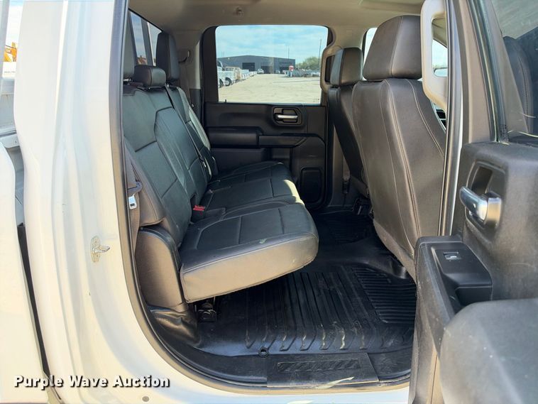 image for item FN3791 2022 GMC Sierra 2500 4X4 Crew Cab pickup truck
