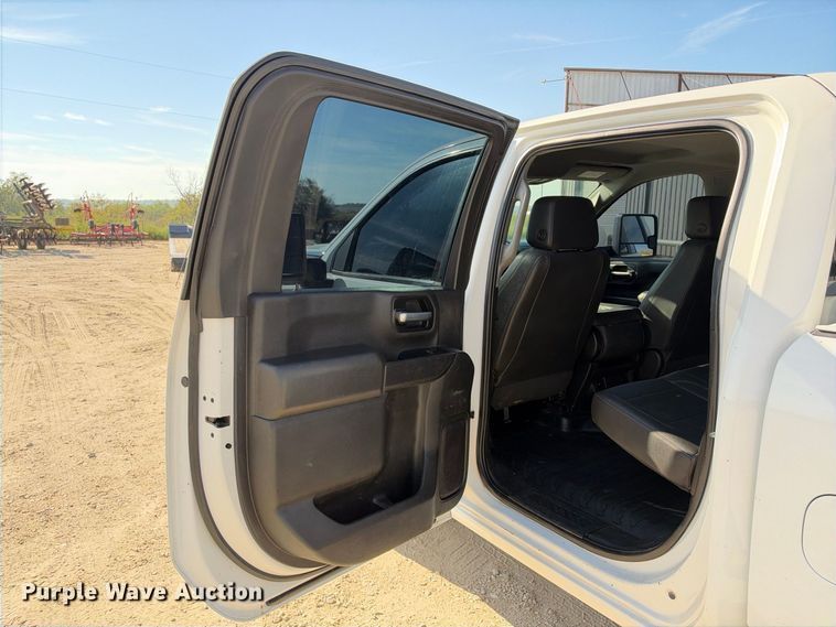 image for item FN3791 2022 GMC Sierra 2500 4X4 Crew Cab pickup truck