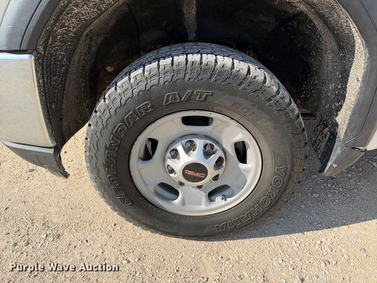 image for item FN3791 2022 GMC Sierra 2500 4X4 Crew Cab pickup truck