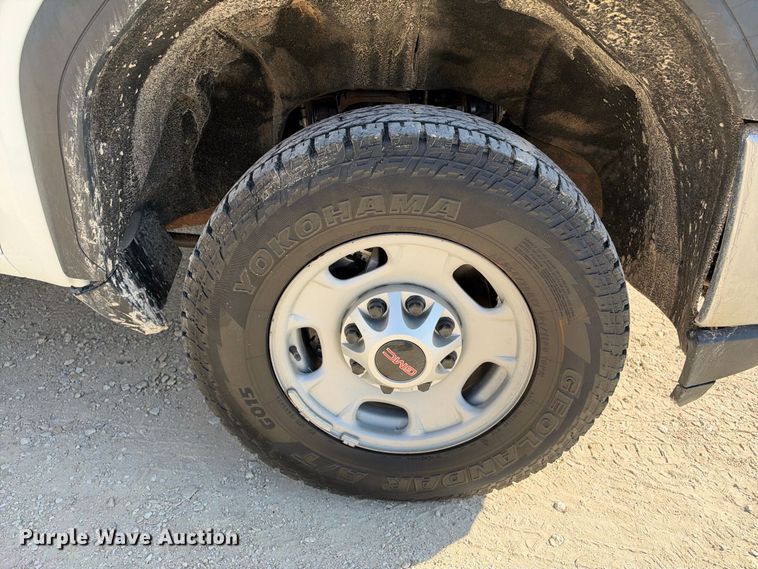 image for item FN3791 2022 GMC Sierra 2500 4X4 Crew Cab pickup truck
