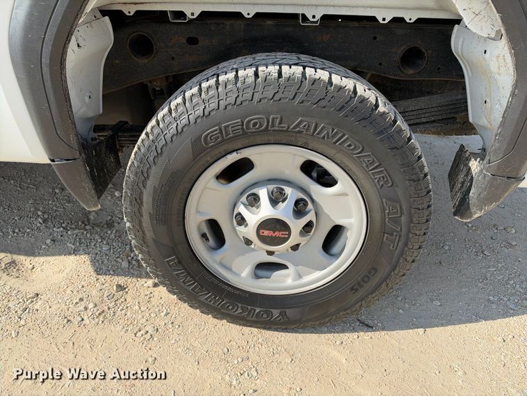 image for item FN3791 2022 GMC Sierra 2500 4X4 Crew Cab pickup truck