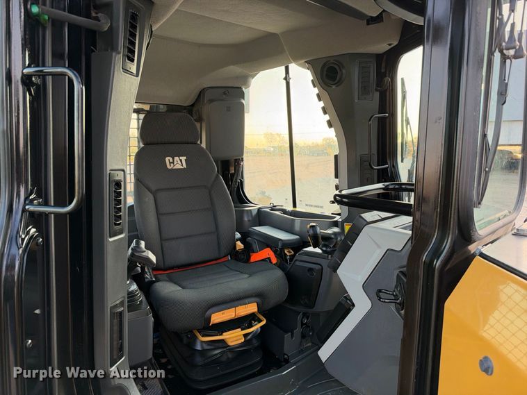 image for item FN3793 2024 Caterpillar D6 LGP VP dozer