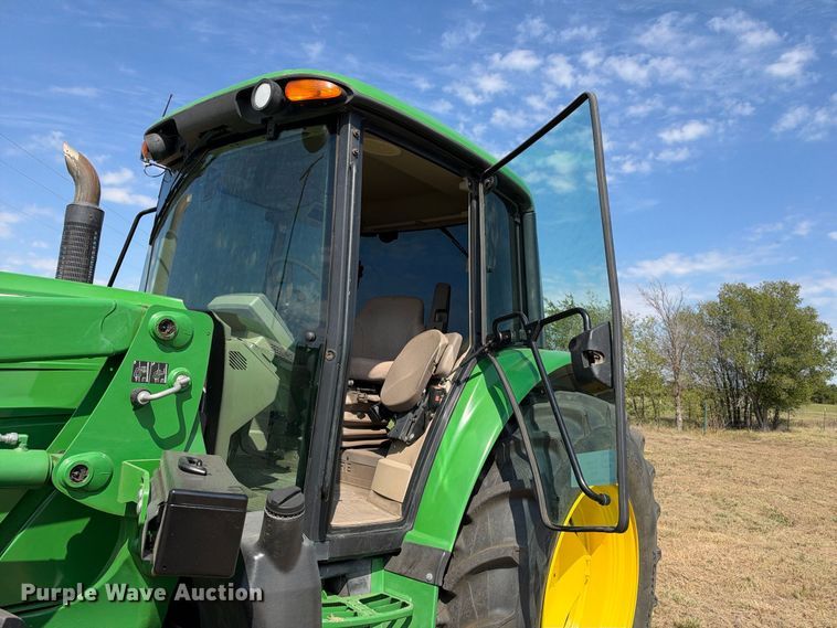 image for item FN3799 2015 John Deere 6125M MFWD tractor