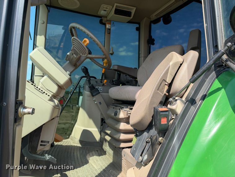 image for item FN3799 2015 John Deere 6125M MFWD tractor