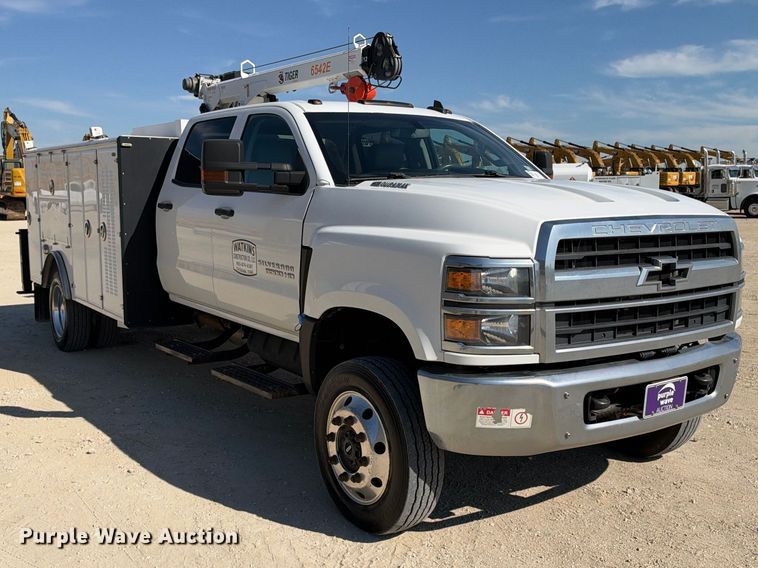 image for item FN3802 2020 Chevrolet Silverado 6500HD 4X4 mechanics truck