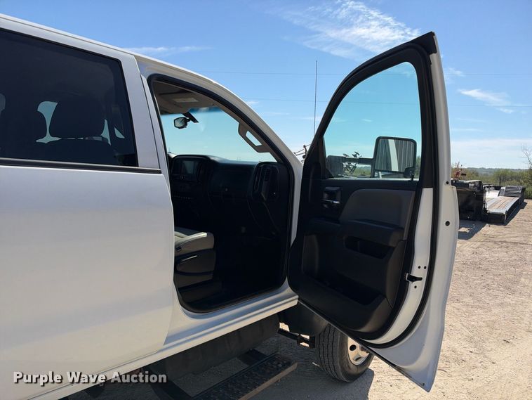 image for item FN3802 2020 Chevrolet Silverado 6500HD 4X4 mechanics truck