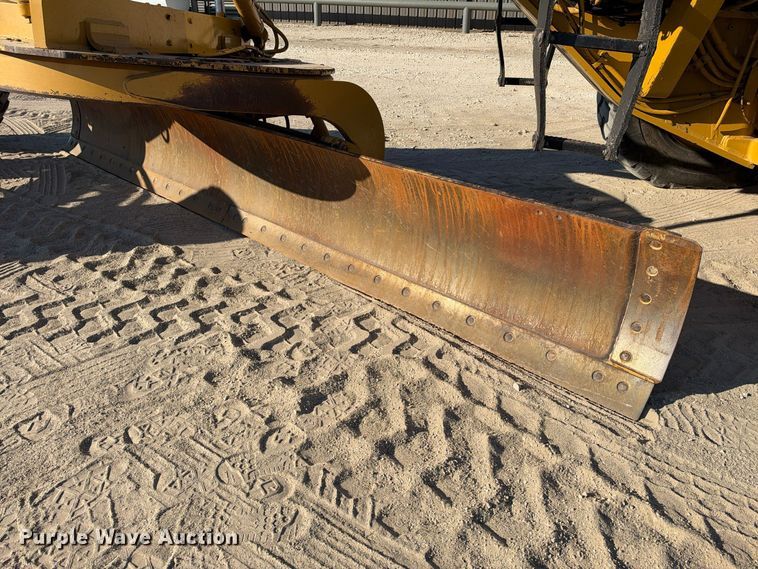 image for item FN3803 2005 Caterpillar 140H motor grader