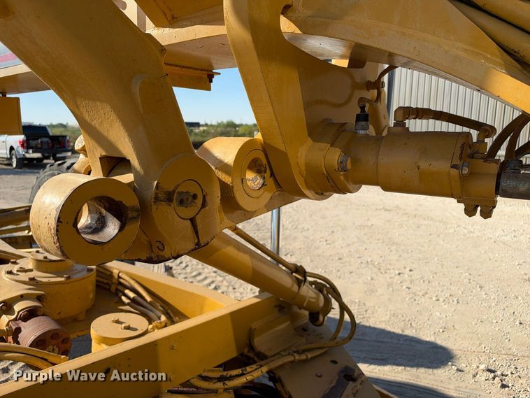 image for item FN3803 2005 Caterpillar 140H motor grader