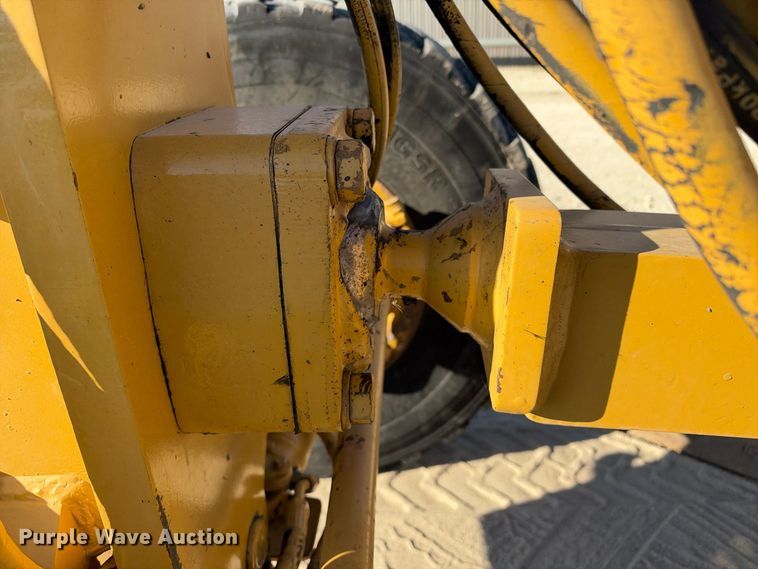 image for item FN3803 2005 Caterpillar 140H motor grader