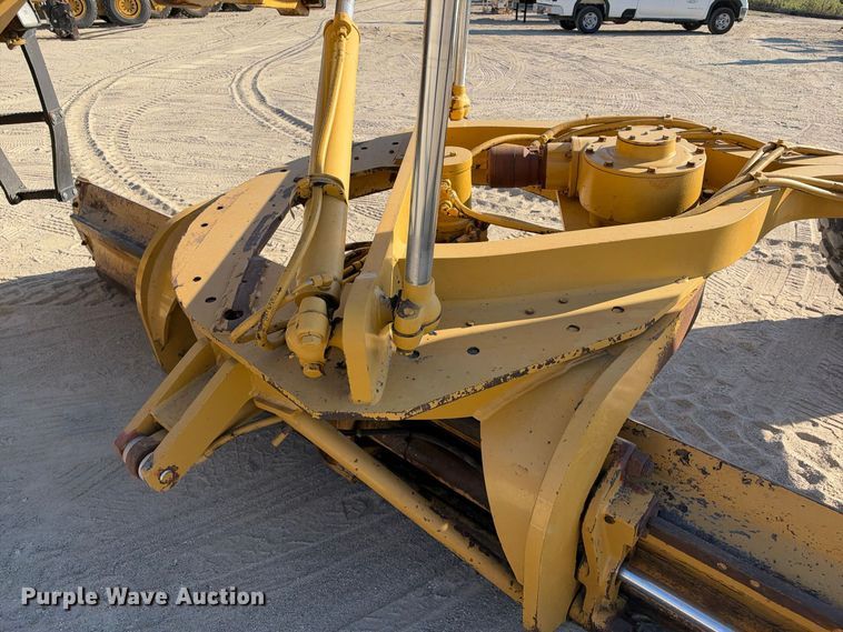 image for item FN3803 2005 Caterpillar 140H motor grader