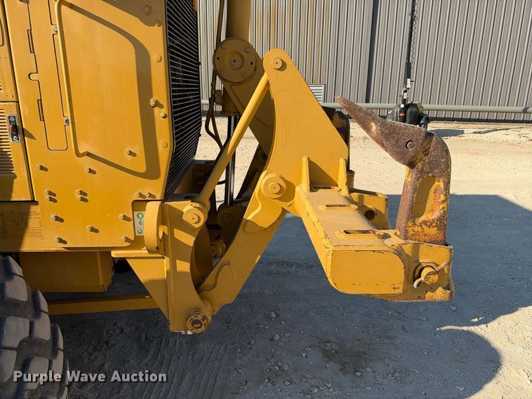 image for item FN3803 2005 Caterpillar 140H motor grader
