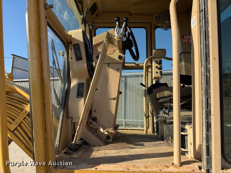 image for item FN3803 2005 Caterpillar 140H motor grader