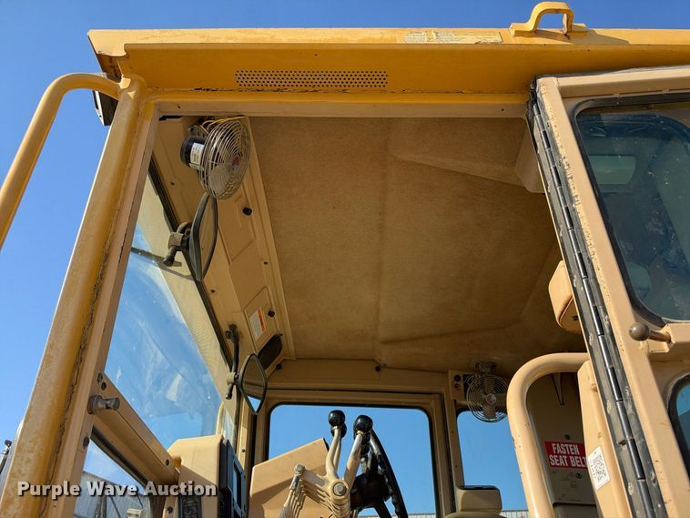image for item FN3803 2005 Caterpillar 140H motor grader