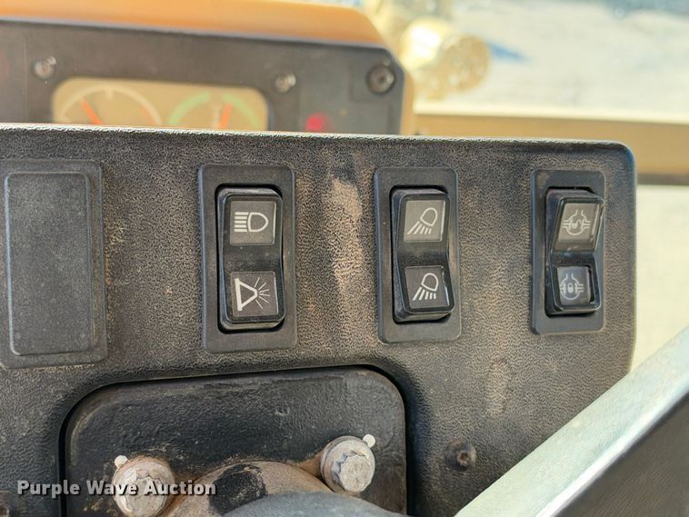image for item FN3803 2005 Caterpillar 140H motor grader