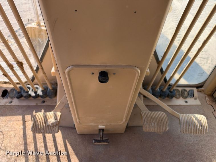 image for item FN3803 2005 Caterpillar 140H motor grader