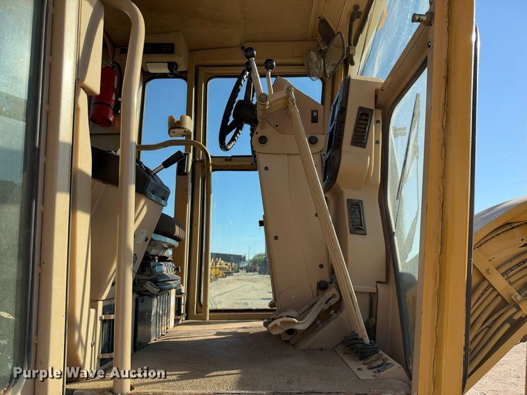 image for item FN3803 2005 Caterpillar 140H motor grader