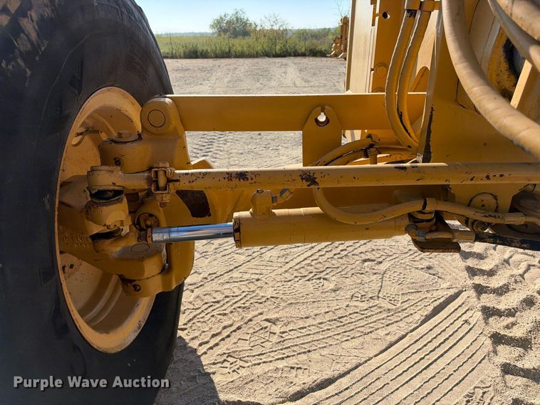 image for item FN3803 2005 Caterpillar 140H motor grader