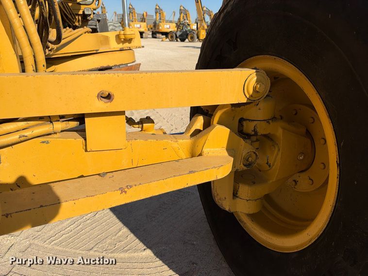 image for item FN3803 2005 Caterpillar 140H motor grader