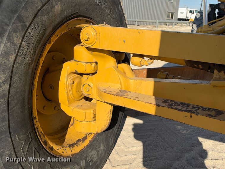 image for item FN3803 2005 Caterpillar 140H motor grader