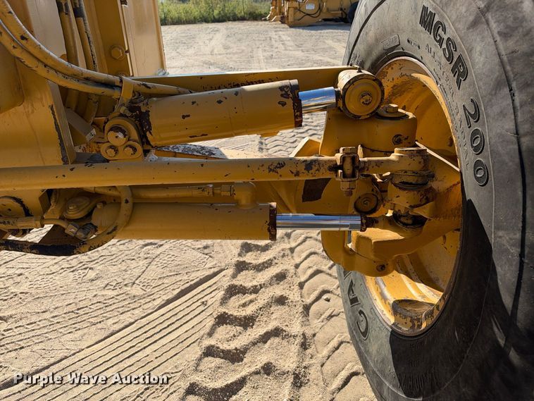 image for item FN3803 2005 Caterpillar 140H motor grader