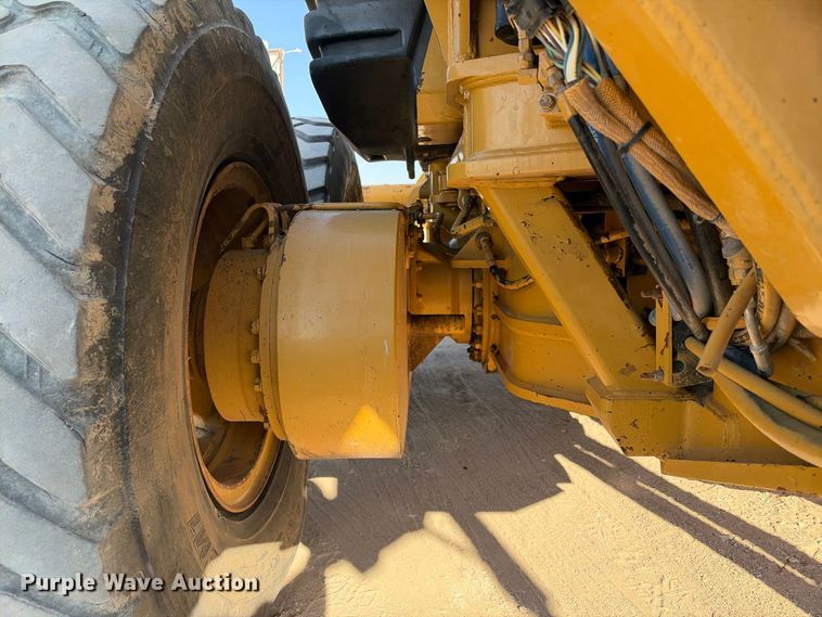 image for item FN3803 2005 Caterpillar 140H motor grader