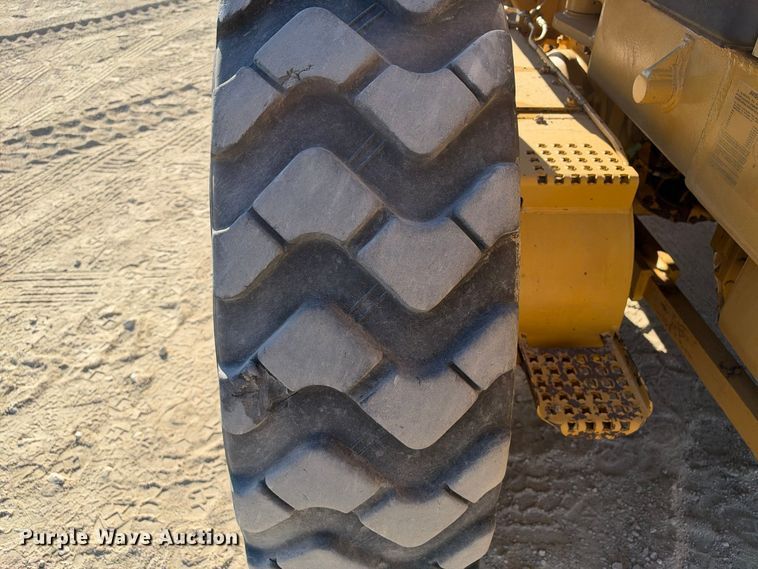 image for item FN3803 2005 Caterpillar 140H motor grader