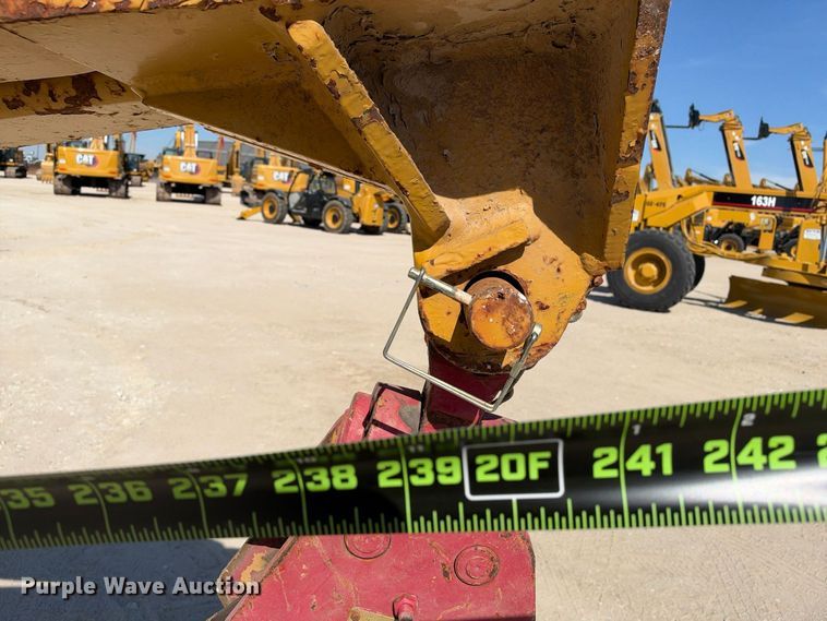 image for item FN3806 1993 Caterpillar D6E with M562 pipelayer