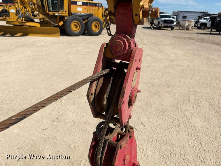 image for item FN3806 1993 Caterpillar D6E with M562 pipelayer