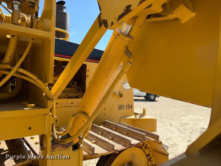 image for item FN3806 1993 Caterpillar D6E with M562 pipelayer
