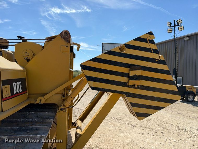 image for item FN3806 1993 Caterpillar D6E with M562 pipelayer