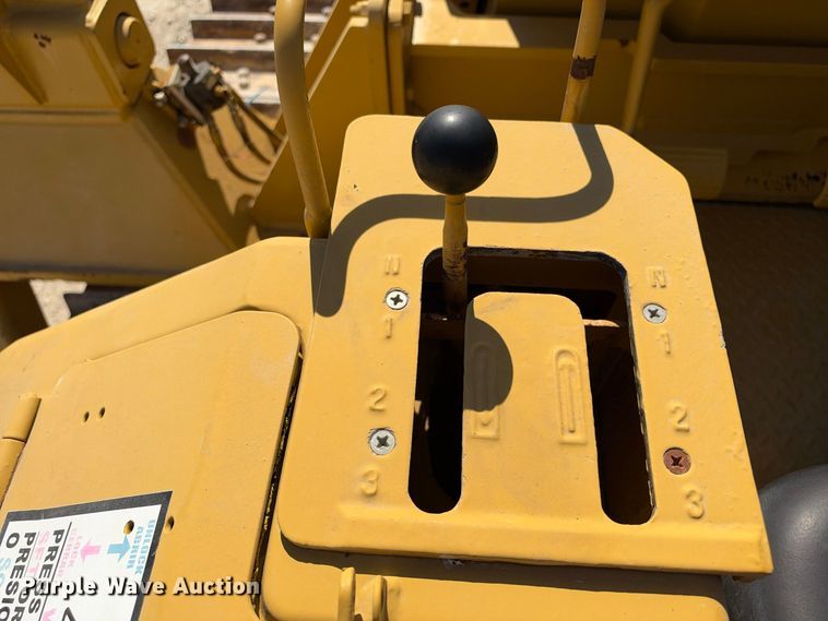 image for item FN3806 1993 Caterpillar D6E with M562 pipelayer