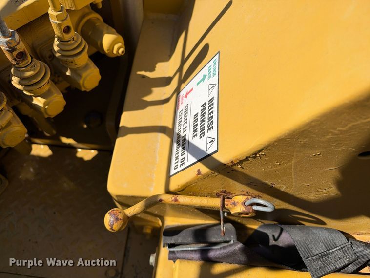 image for item FN3806 1993 Caterpillar D6E with M562 pipelayer
