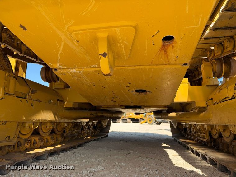 image for item FN3806 1993 Caterpillar D6E with M562 pipelayer