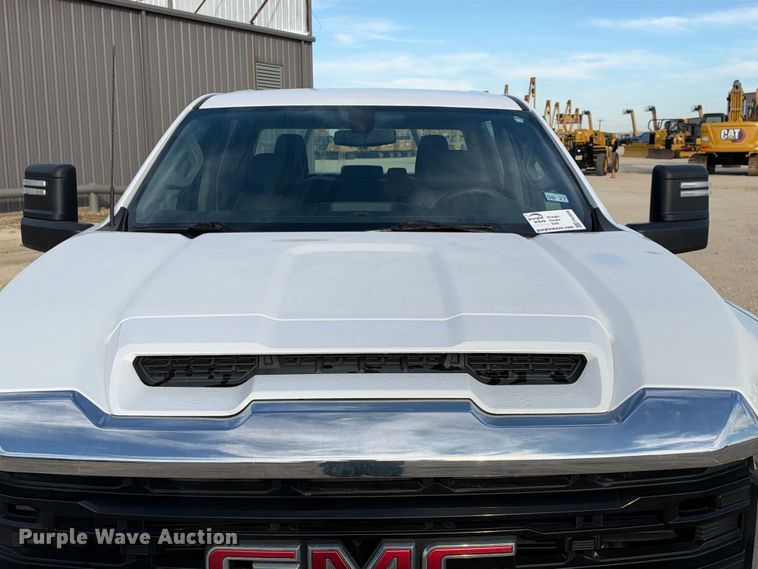 image for item FN3808 2022 GMC Sierra 2500 4X4 Crew Cab pickup truck