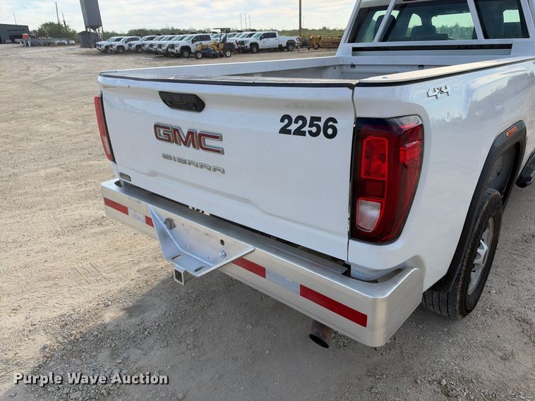 image for item FN3808 2022 GMC Sierra 2500 4X4 Crew Cab pickup truck