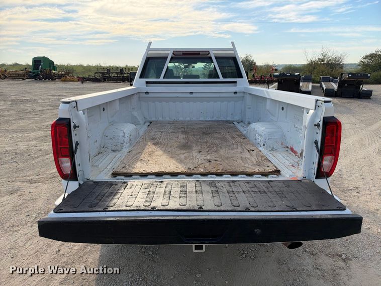 image for item FN3808 2022 GMC Sierra 2500 4X4 Crew Cab pickup truck
