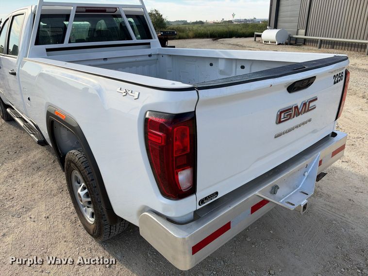 image for item FN3808 2022 GMC Sierra 2500 4X4 Crew Cab pickup truck
