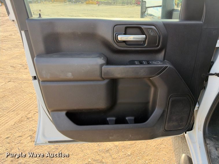 image for item FN3808 2022 GMC Sierra 2500 4X4 Crew Cab pickup truck