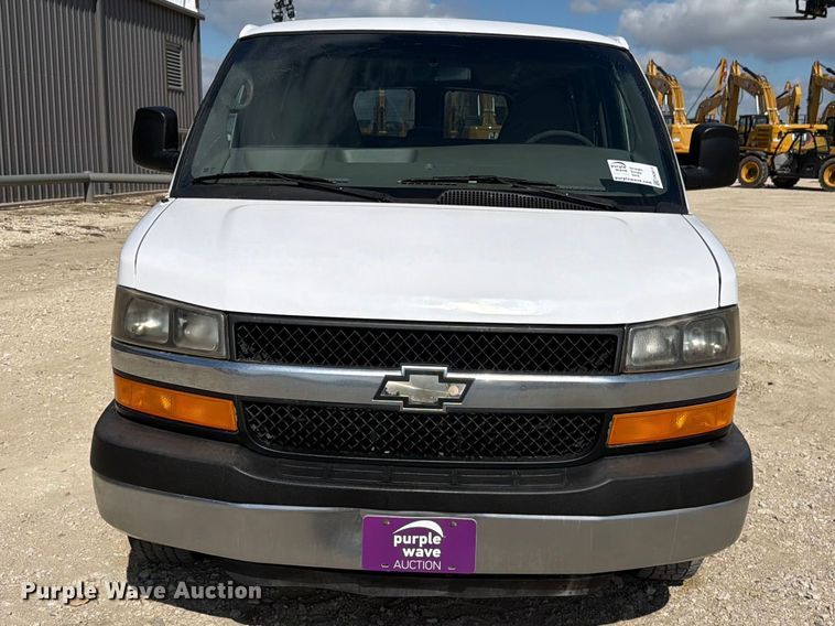 image for item FN3813 2011 Chevrolet Express 3500 van