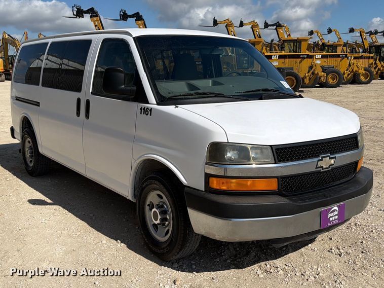 image for item FN3813 2011 Chevrolet Express 3500 van