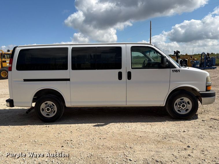 image for item FN3813 2011 Chevrolet Express 3500 van