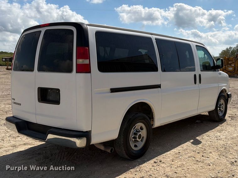 image for item FN3813 2011 Chevrolet Express 3500 van