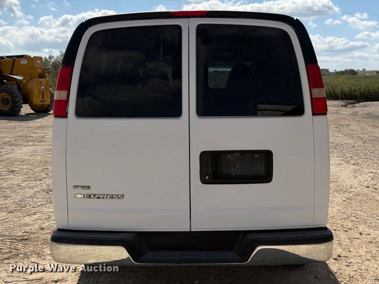 image for item FN3813 2011 Chevrolet Express 3500 van