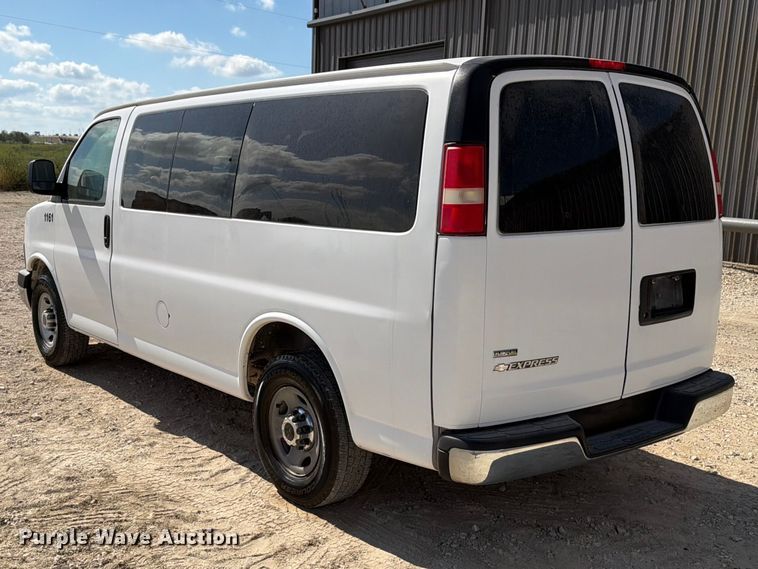 image for item FN3813 2011 Chevrolet Express 3500 van