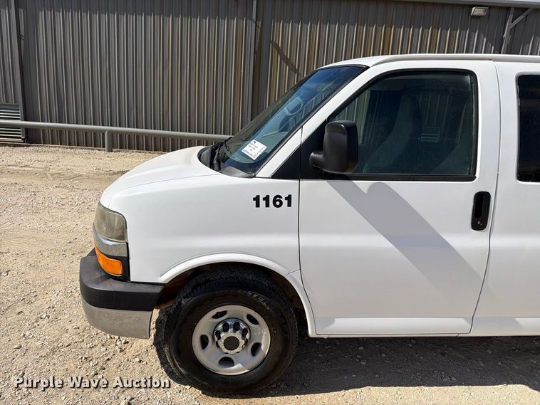 image for item FN3813 2011 Chevrolet Express 3500 van