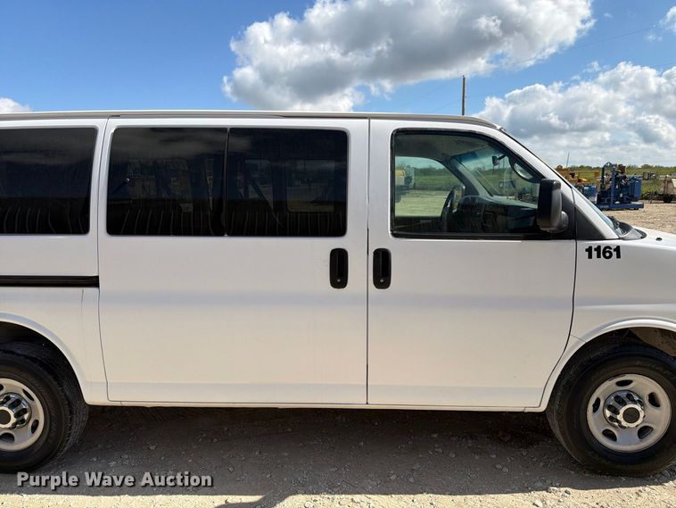 image for item FN3813 2011 Chevrolet Express 3500 van