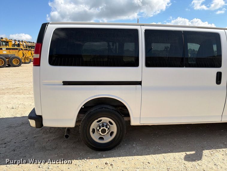 image for item FN3813 2011 Chevrolet Express 3500 van